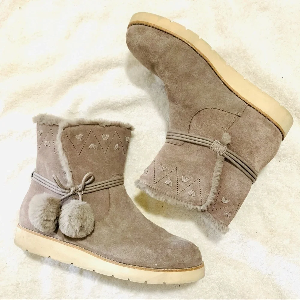 JACK ROGERS Vera gray suede Pom Pom boots size 9